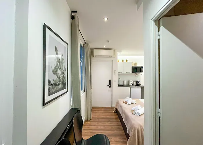 Urbanflat 204 - Beautiful In The Center Of *
