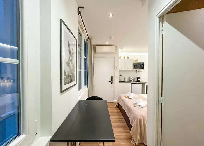 Urbanflat 204 - Beautiful In The Center Of *